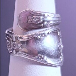 Vintage-Inspired Silver Floral Ring